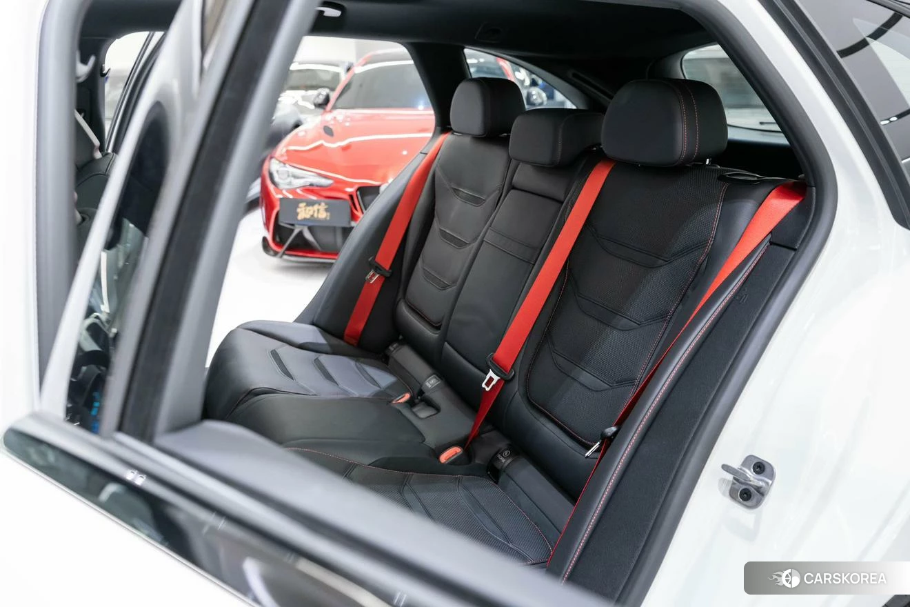 Mercedes-Benz C-class AMG 2023 Белый из Китая, фото 5
