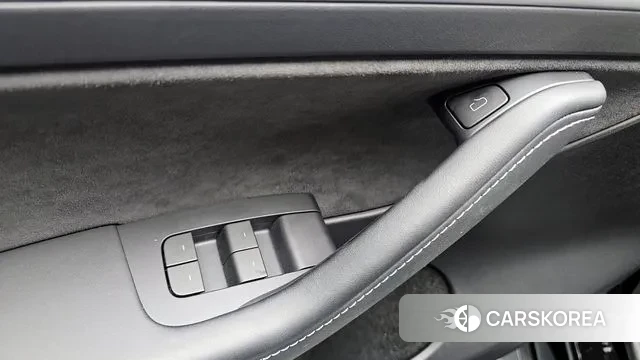 Tesla Model Y 2023 Черный из Кореи, фото 5