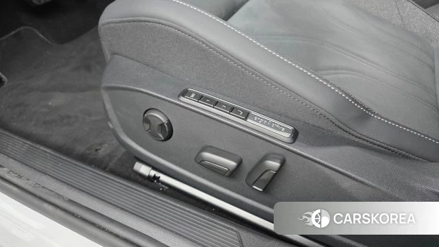 Volkswagen Golf 8th Generation 2025 Белый из Кореи, фото 5