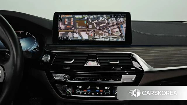 BMW 5 Series (G30) 2021 Белый из Кореи, фото 5