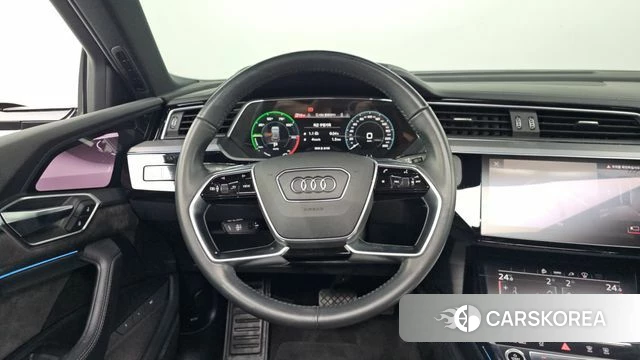 Audi e-Tron 2021 Серый из Кореи, фото 5