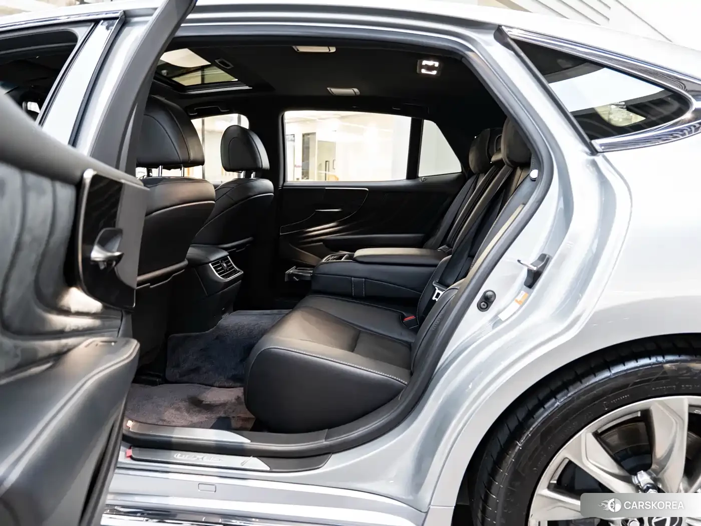 Lexus LS 2021 Silver/gray из Китая, фото 5