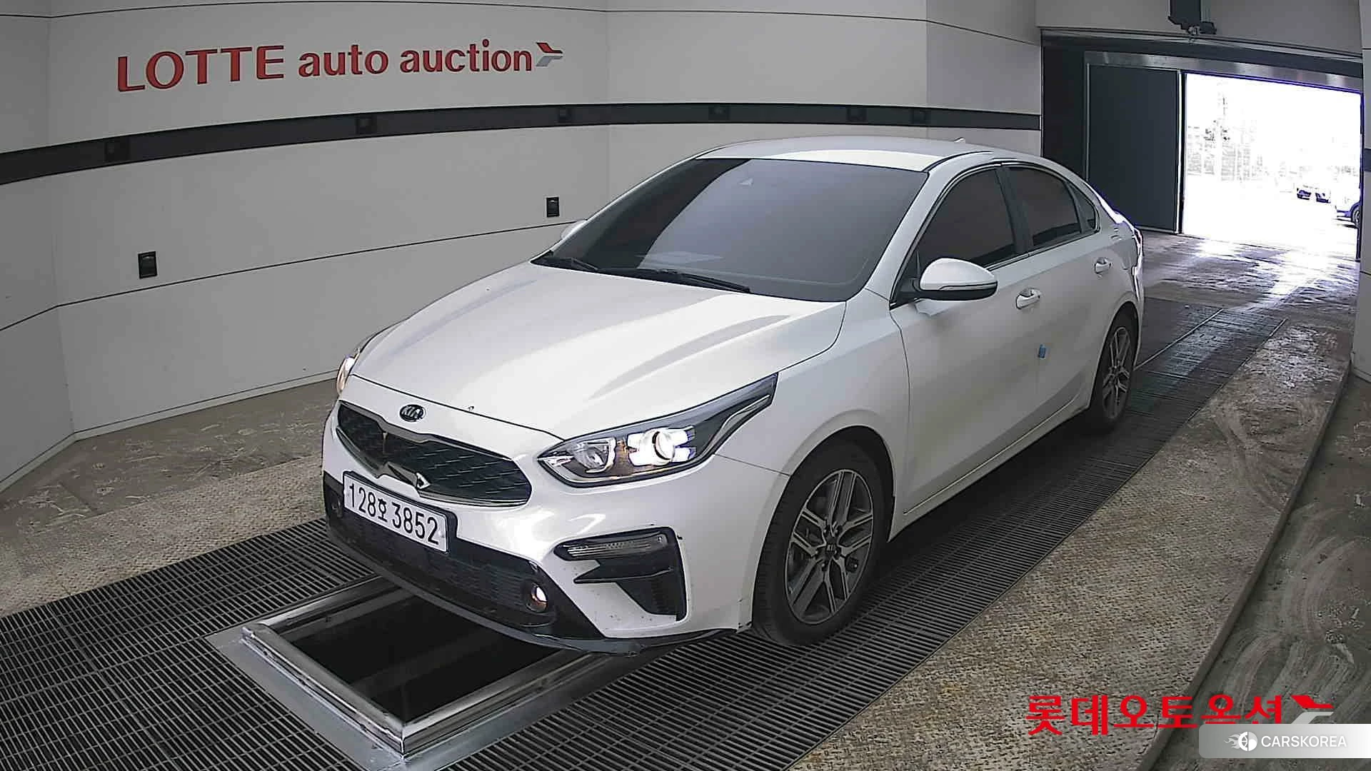 Kia K3 2020 Snow White Pearl из Кореи, фото 5