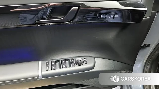 Hyundai Grandeur (GN7) 2024 Светло-серебряный цвет из Кореи, фото 5