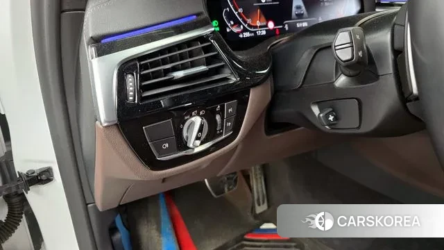 BMW 5 Series (G30) 2022 Белый из Кореи, фото 5