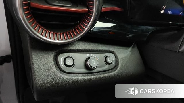 Chevrolet (GM Daewoo) Trax Crossover 2024 Белый из Кореи, фото 5