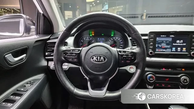 Kia Stonic 2018 Белый из Кореи, фото 5