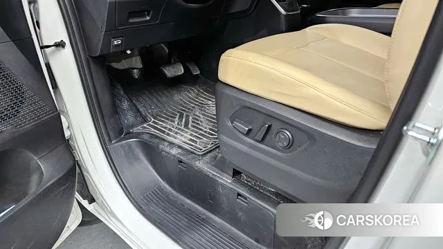 Hyundai Staria 2025 Белый из Кореи, фото 5