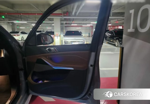 BMW X5 (G05) 2026 Светло-серебряный цвет из Кореи, фото 5