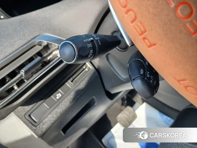 Peugeot 5008 second generation 2018 Белый из Кореи, фото 5