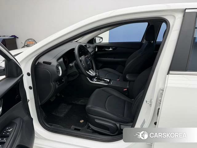 Kia K3 2022 Белый из Китая, фото 5