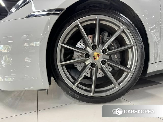 Porsche 911(992) 2024 Серебристо-серый из Кореи, фото 5