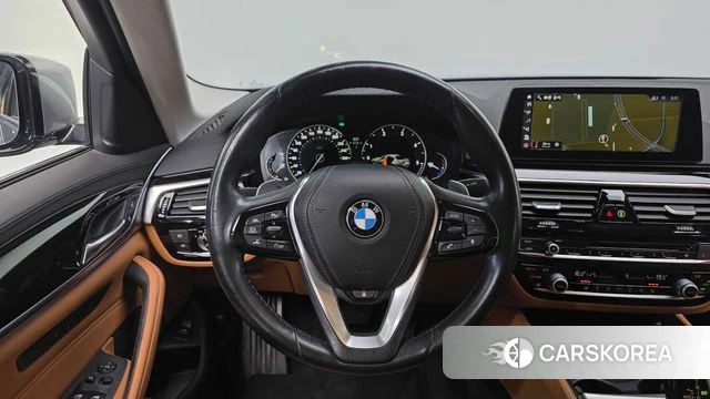 BMW 5 Series (G30) 2018 Светло-серебряный цвет из Кореи, фото 5