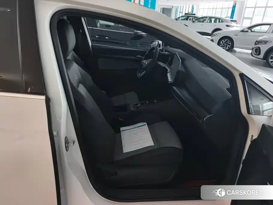 Volkswagen Golf 2024 Белый из Китая, фото 5
