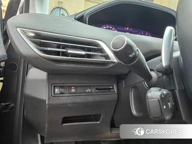 Peugeot 5008 second generation 2021 Серый из Кореи, фото 5