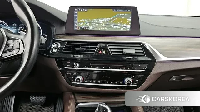 BMW 5 Series (G30) 2018 Белый из Кореи, фото 5