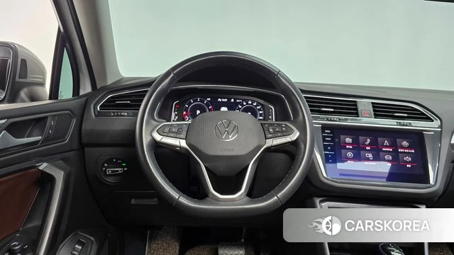 Volkswagen Tiguan Allspace 2023 Белый из Кореи, фото 5