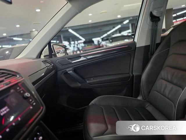 Volkswagen Tiguan second Generation 2022 Белый из Кореи, фото 5