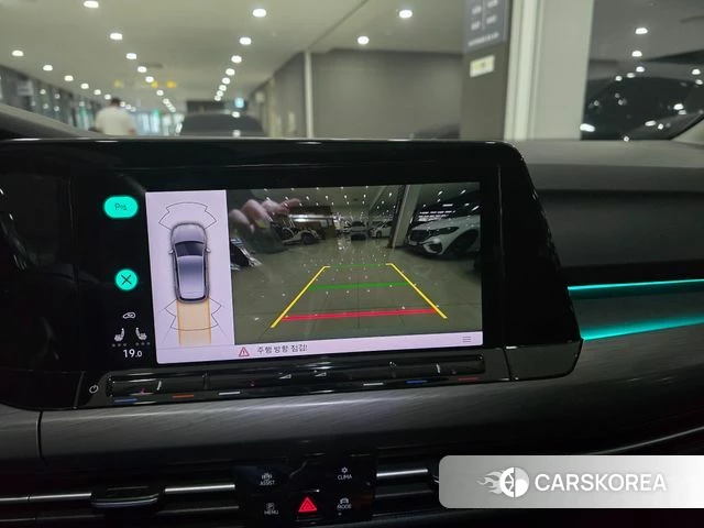 Volkswagen Golf 8th Generation 2023 Белый из Кореи, фото 5