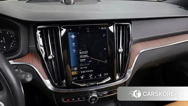 Volvo V60 Cross-Country 2nd Generation 2021 Белый из Кореи, фото 5