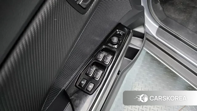 Ssangyong The New Tivoli 2023 Светло-серебряный цвет из Кореи, фото 5