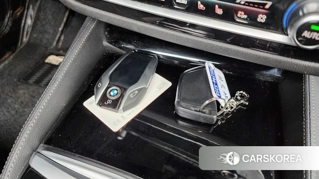 BMW 5 Series (G30) 2022 Белый из Кореи, фото 5