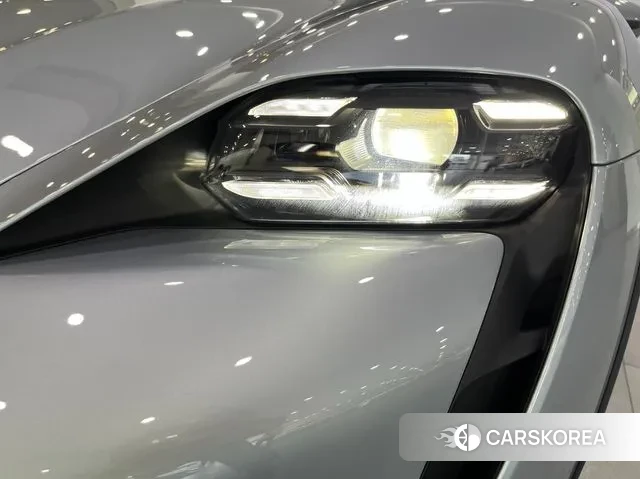 Porsche Taycan 2024 Серебряный из Кореи, фото 5