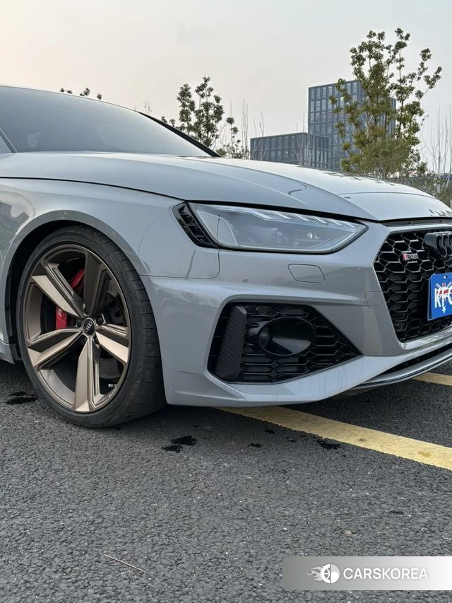 Audi RS 4 2023 Серебристо-серый из Китая, фото 5