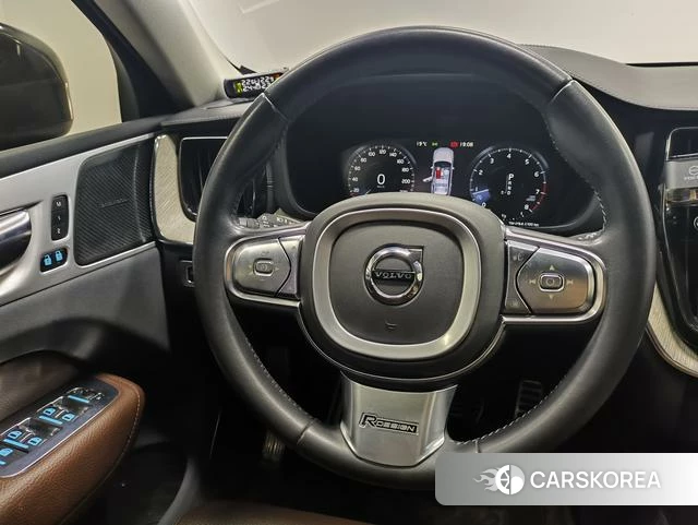 Volvo XC60 2019 Черный из Китая, фото 5