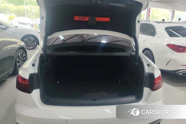 Audi A4L 2022 Белый из Китая, фото 5