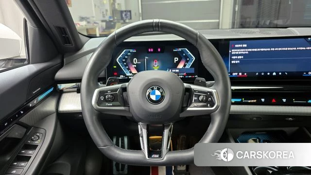 BMW 5 Series (G60) 2023 Белый из Кореи, фото 5