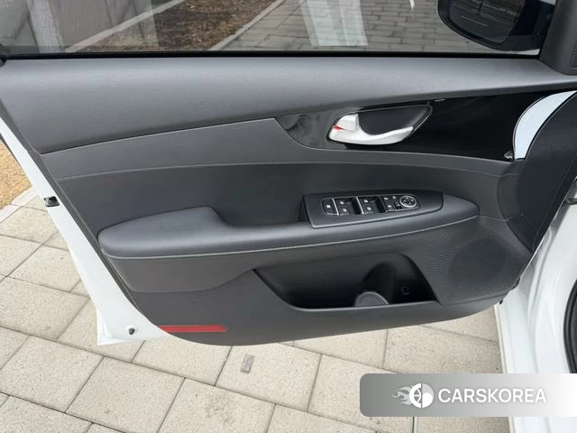 Kia K3 2022 Белый из Китая, фото 5
