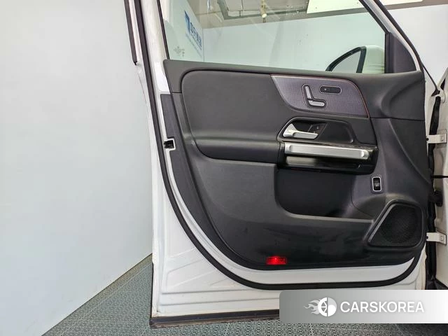Mercedes-Benz EQB 2023 Белый из Китая, фото 5