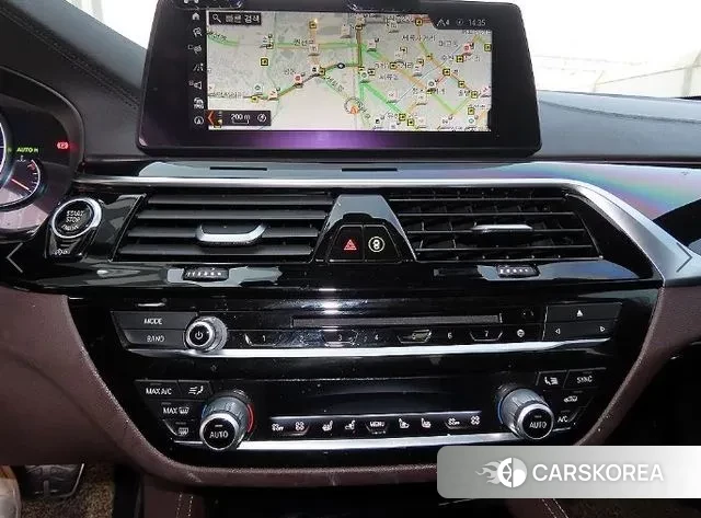 BMW 5 Series (G30) 2018 Белый из Кореи, фото 5