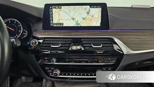 BMW 5 Series (G30) 2018 Белый из Кореи, фото 5