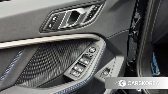 BMW 1 Series (F40) 2023 Черный из Кореи, фото 5