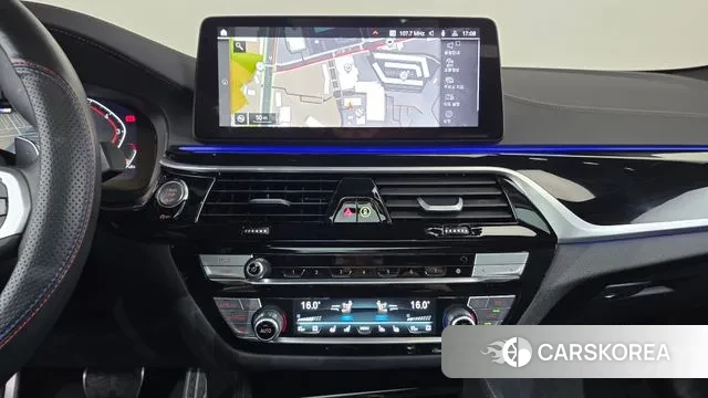 BMW 5 Series (G30) 2023 Белый из Кореи, фото 5