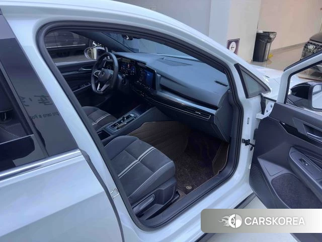 Volkswagen Golf 2023 Белый из Китая, фото 5