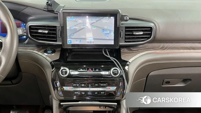 Ford Explorer 6th Generation 2021 Серебристо-серый из Кореи, фото 5