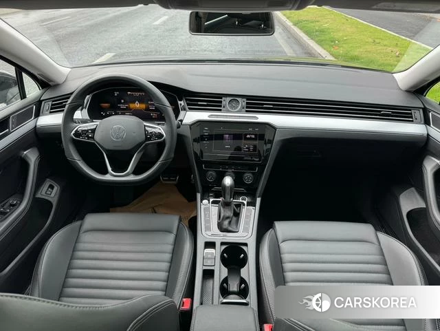 Volkswagen Magotan 2025 Черный из Китая, фото 5