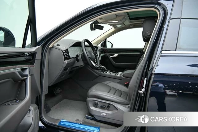 Volkswagen Touareg 2021 Синий из Китая, фото 5