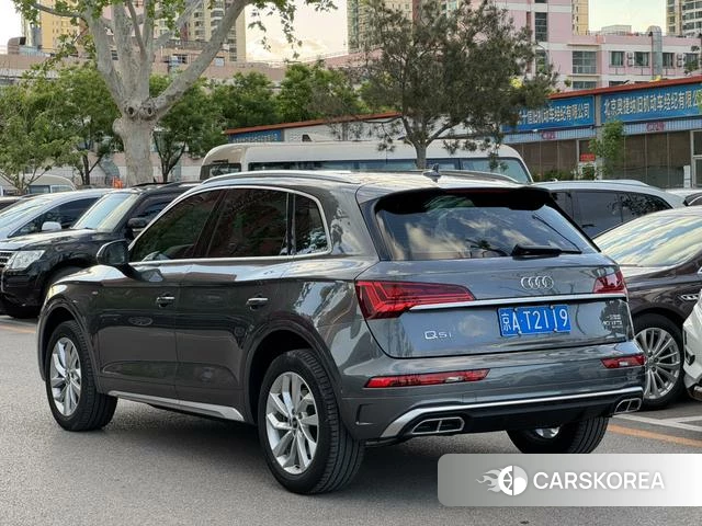 Audi Q5L 2021 Темно-серый из Китая, фото 5