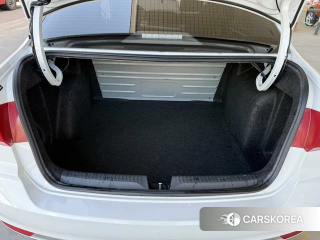 Volkswagen Santana 2021 Белый из Китая, фото 5