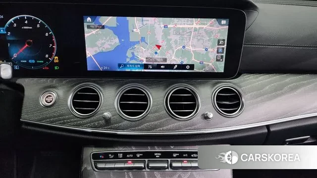 Mercedes-Benz E-Class W213 2021 Белый из Кореи, фото 5