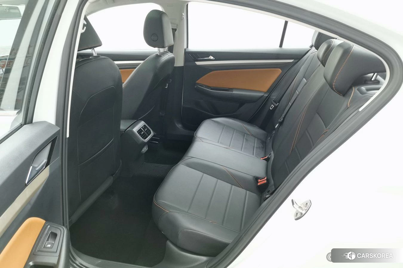 Volkswagen Bora 2023 Белый из Китая, фото 5