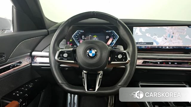 BMW 7 Series (G70) 2023 Светло-серебряный цвет из Кореи, фото 5