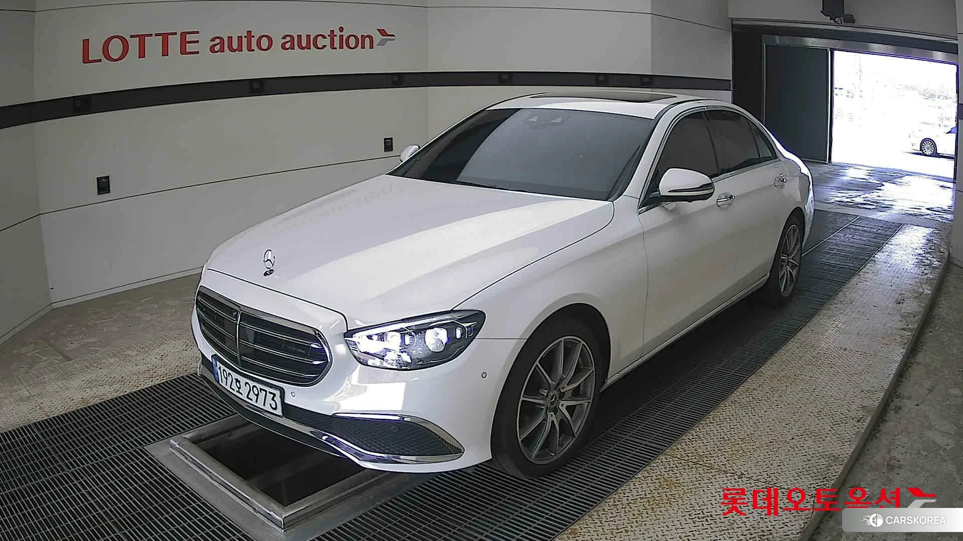Mercedes-Benz Mercedes-Benz E300 e 4MATIC 2022 149-POLAR WHITE (BENZ) из Кореи, фото 5