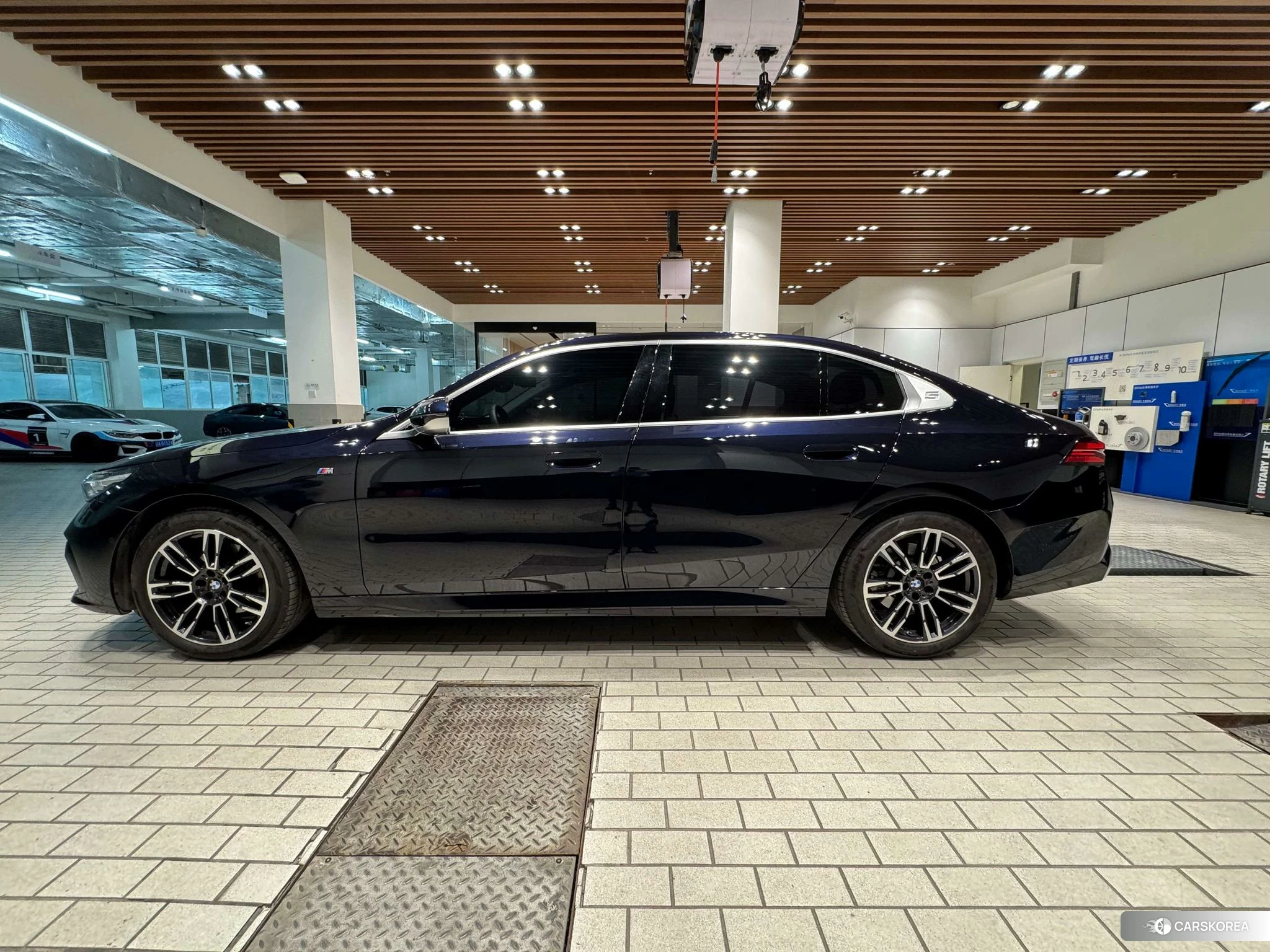 BMW 5 series 2024 Черный из Китая, фото 5