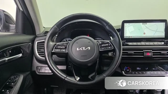 Kia Seltos 2022 Белый из Кореи, фото 5