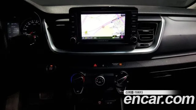 Kia Stonic 2018 Синий из Кореи, фото 5